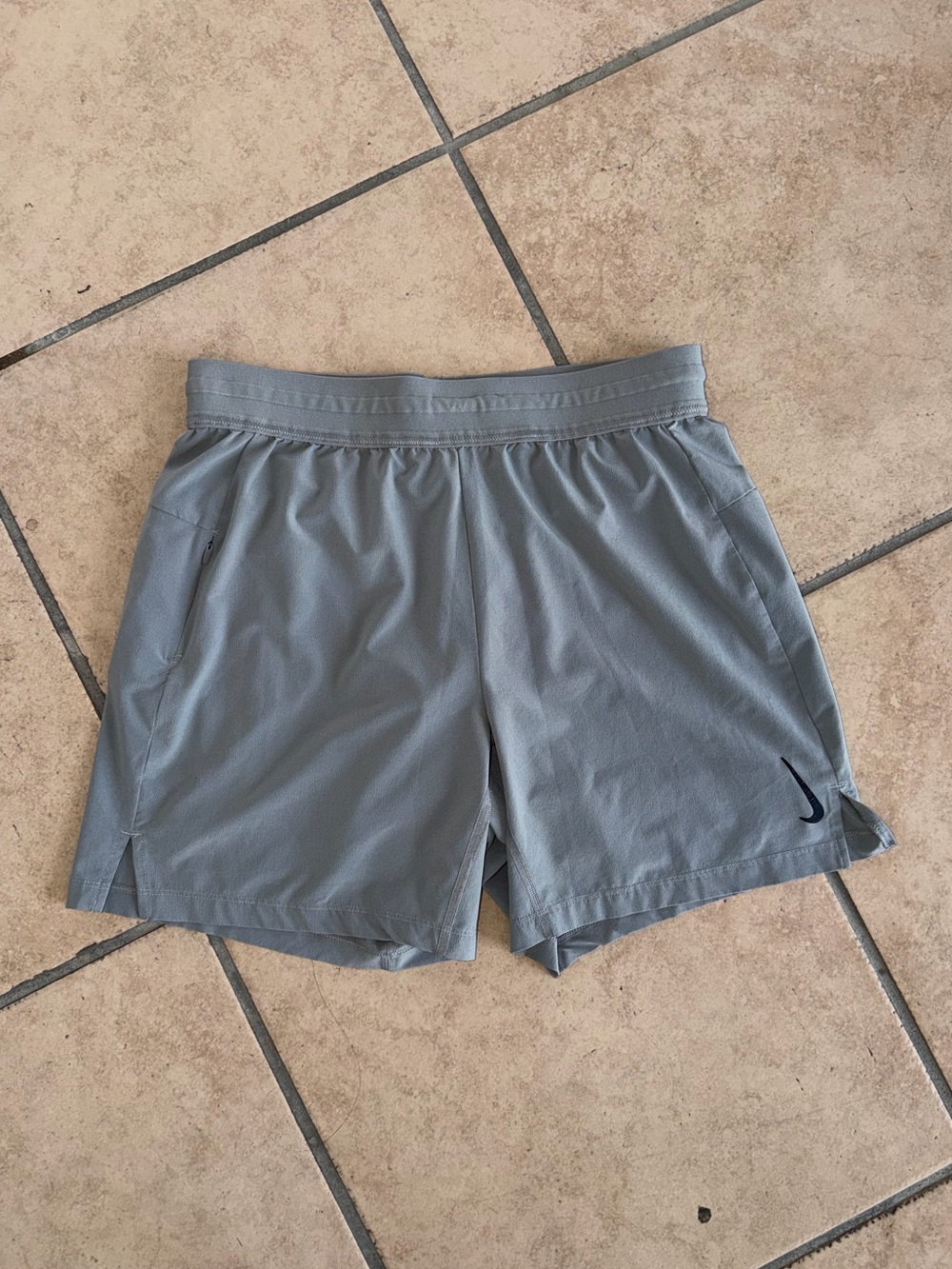 Nike Dri-Fit Yoga 2-in-1 Training Shorts Mens Medium Grey Lined Running Stretch